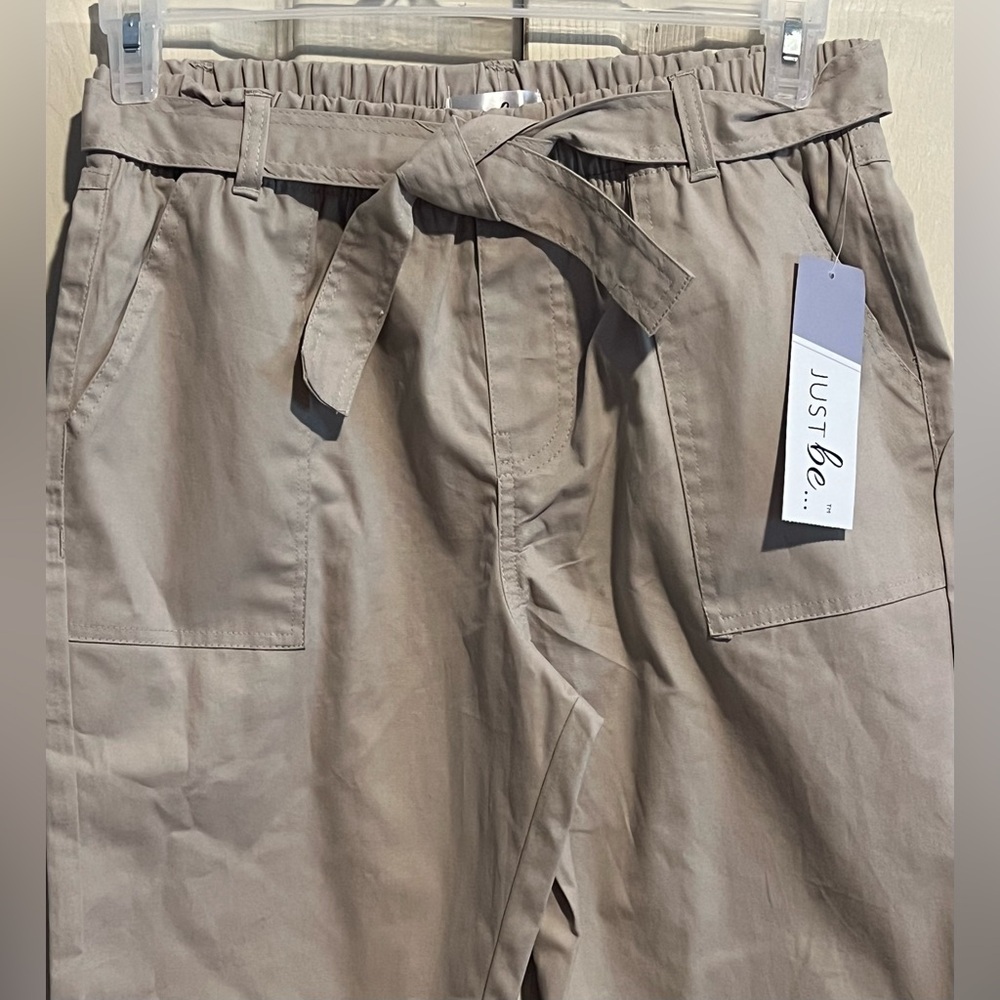 Women’s Medium Just Be Twill Cropped Pull On Pants With Paper Bag Waist Medium